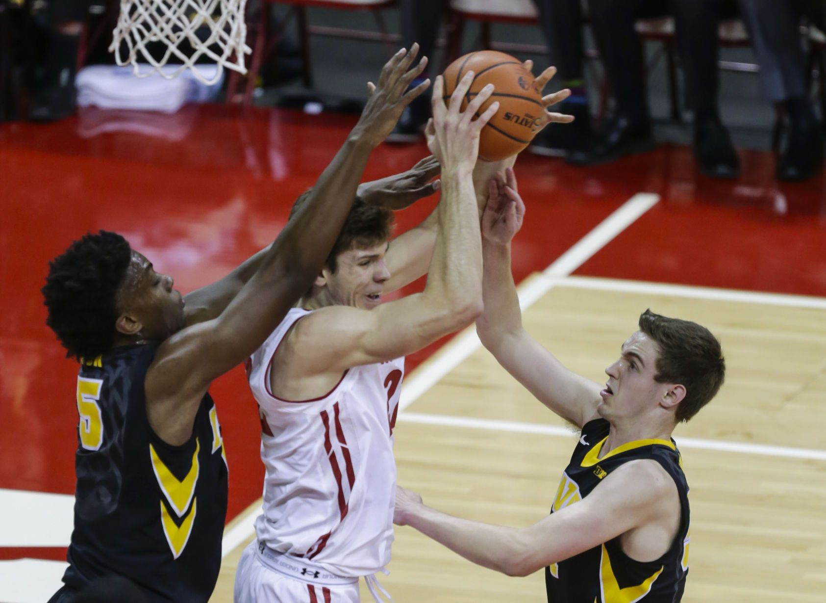 Iowa Wisconsin Basketball